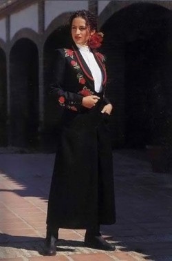 08 Embroidered Jacket and Divided Skirt Set