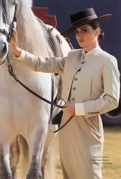 12 Ladies Lyra Riding Suit