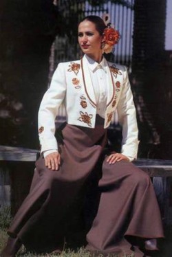 F50221MOD10 Ivory Cordoba Jacket and Skirt